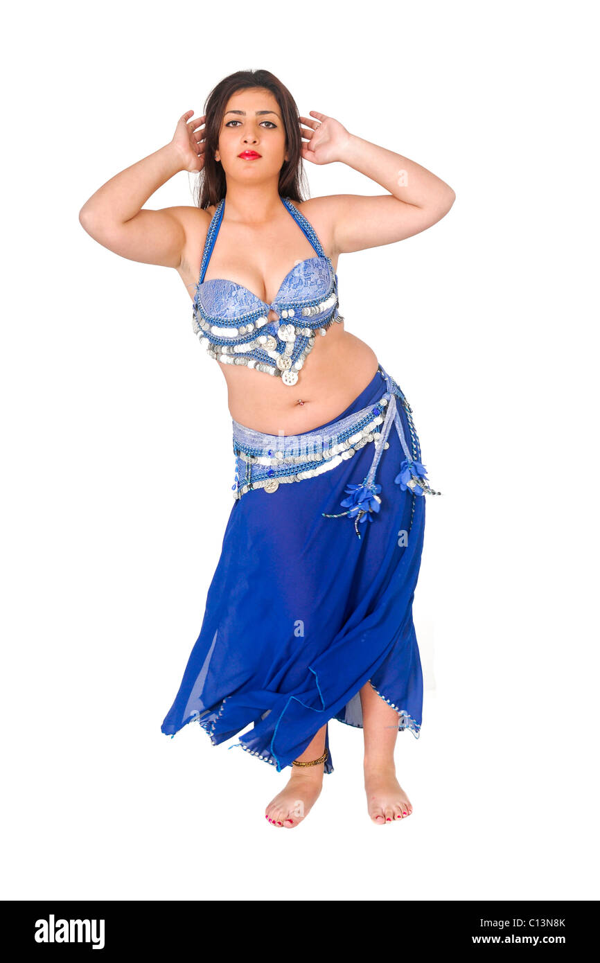 Una danzatrice del ventre in blu su sfondo bianco Foto Stock