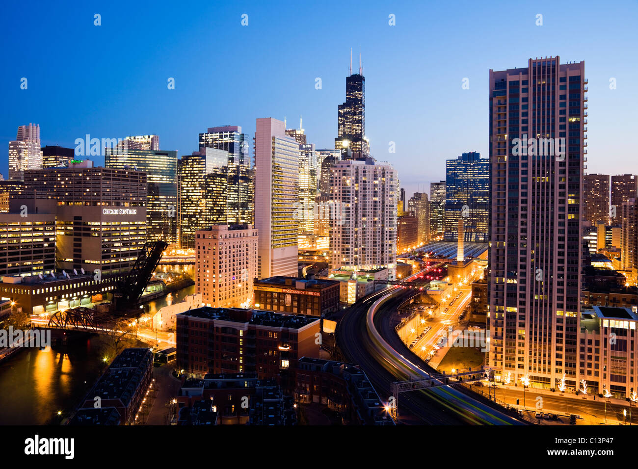 Stati Uniti d'America, Illinois, Chicago, paesaggio urbano di notte Foto Stock