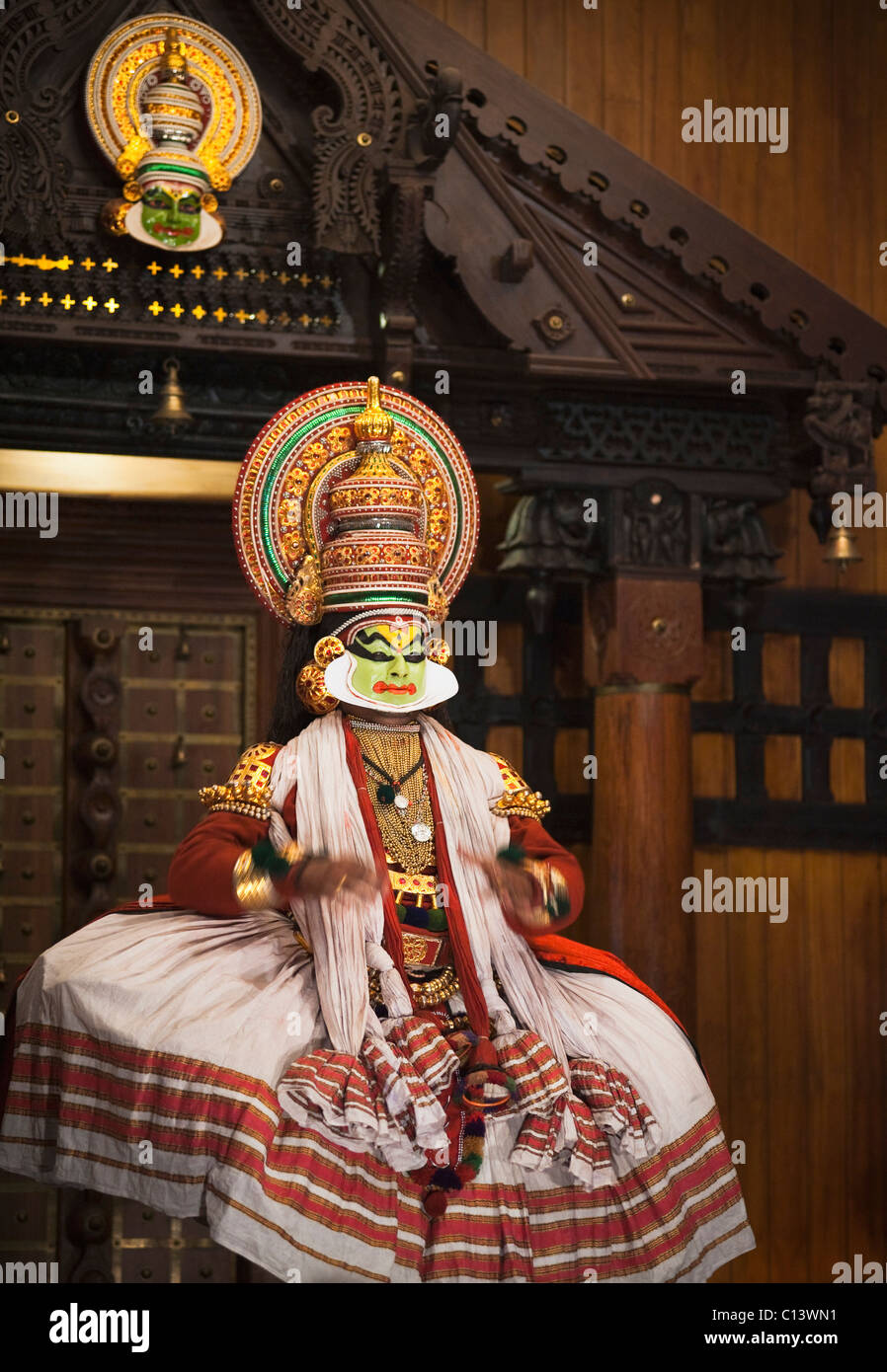 Uomo di eseguire Kathakali dance, Kochi, Kerala, India Foto Stock