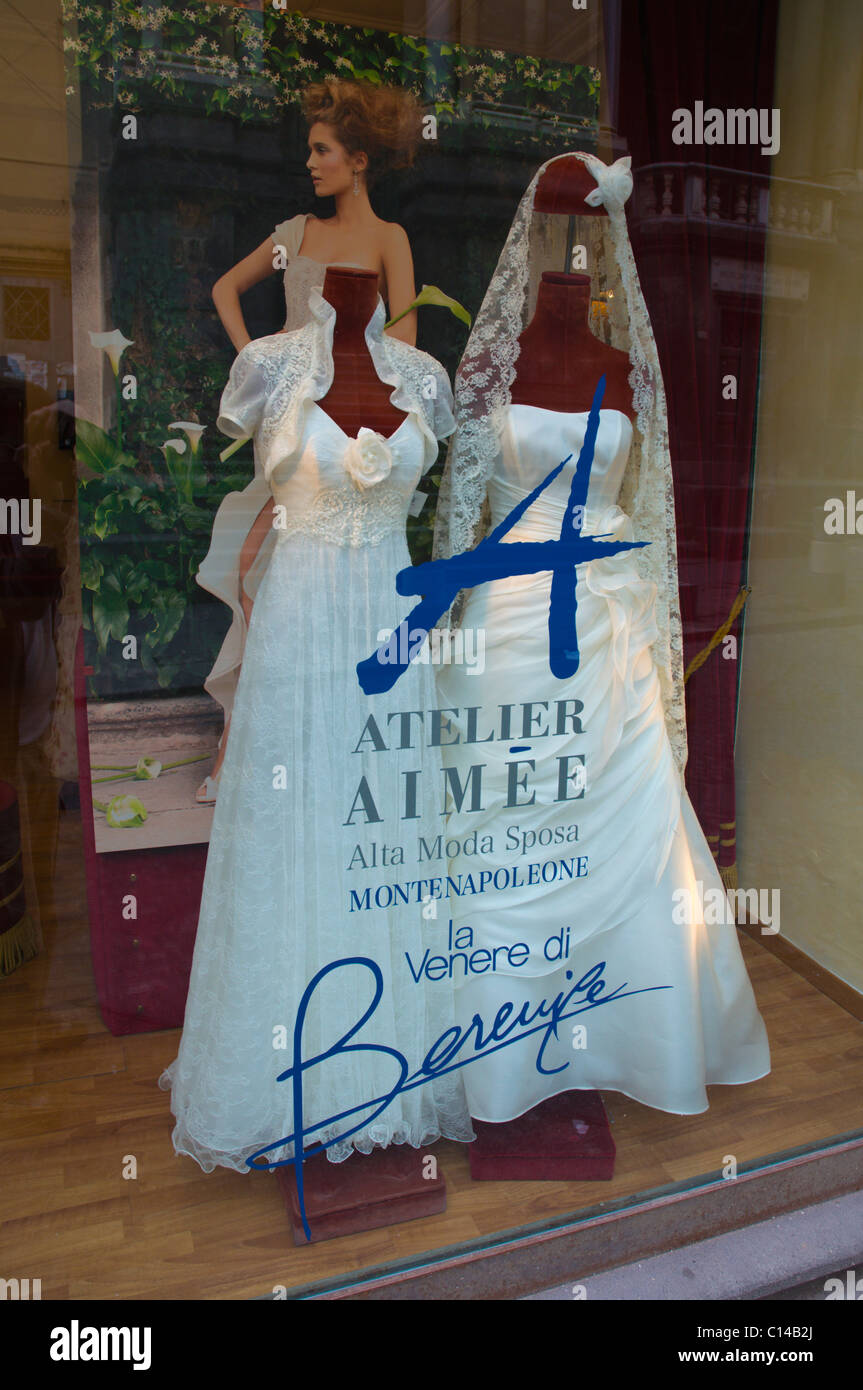 Atelier aimee abiti negozio di moda per donne lungo Via Duomo centro di  Napoli Campania Italia Europa Foto stock - Alamy