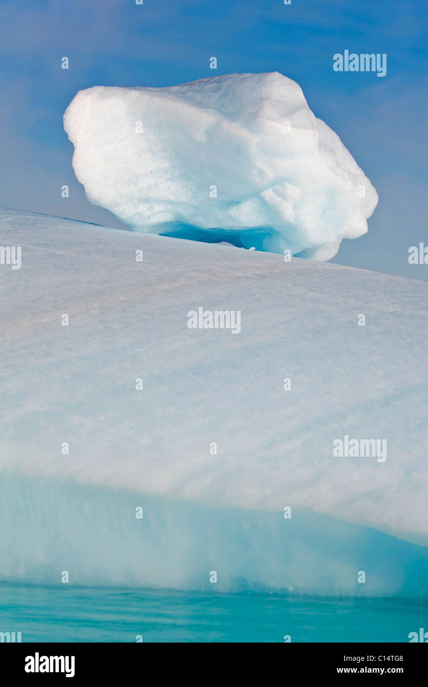 Iceberg, Croker Bay, Devon Island, Regione Qikiqtaaluk, Nunavut, Canada. Foto Stock