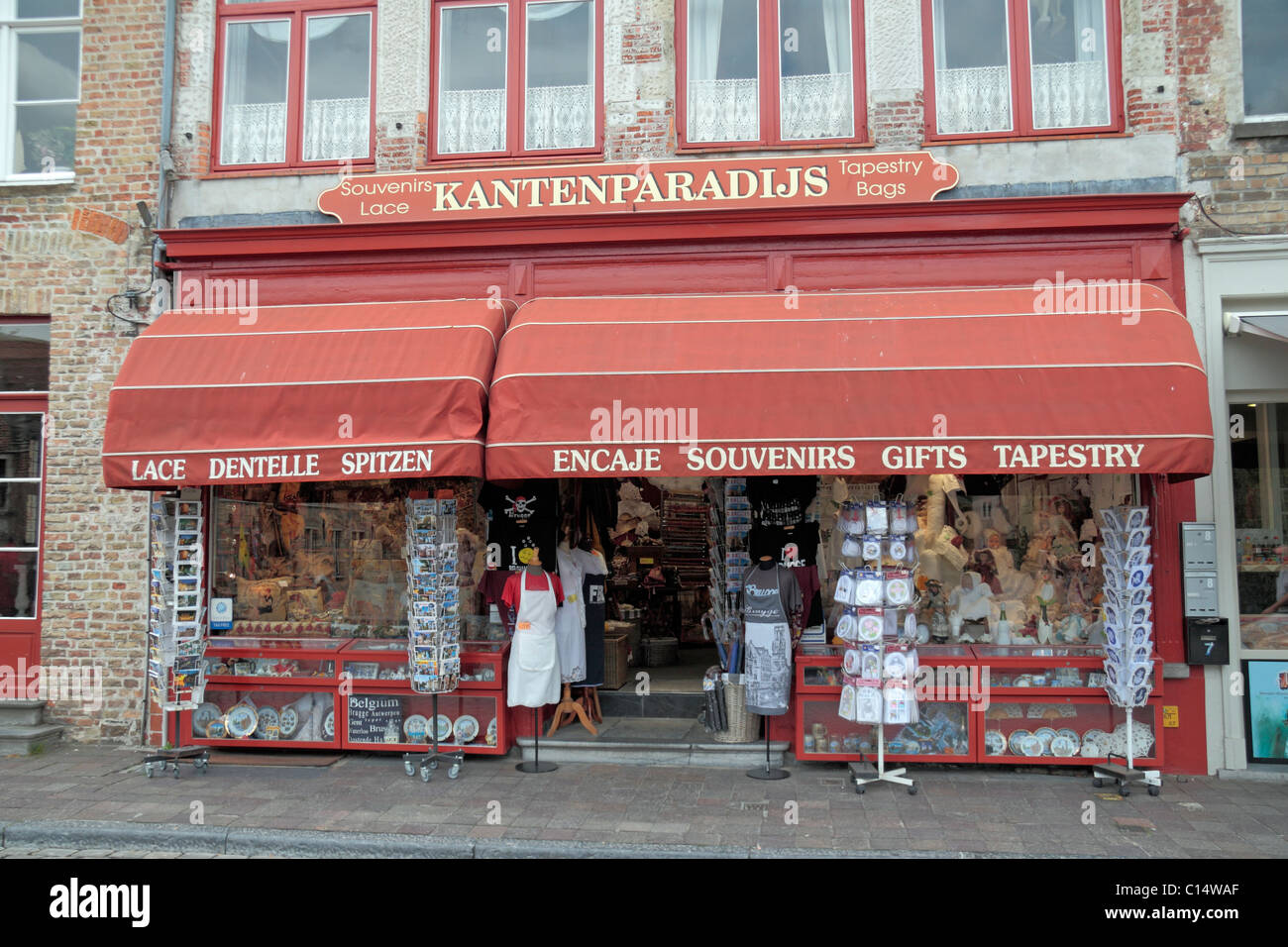 Un turista souvenir shop nella bellissima città di Bruges (Brugge), Belgio Foto Stock