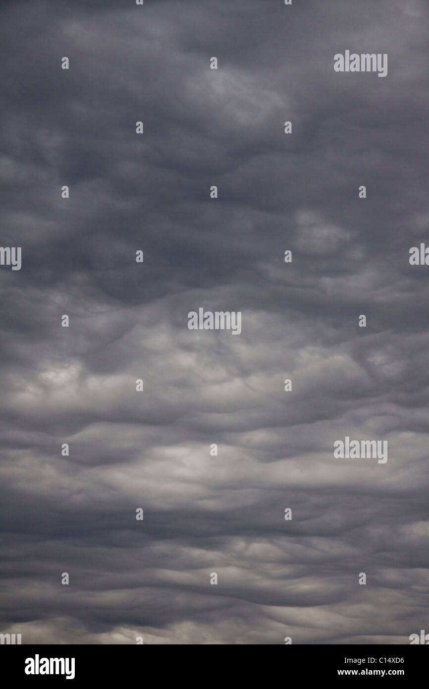 Minacciando Mammatus tipo formazione di nubi, imminente tempesta Foto Stock