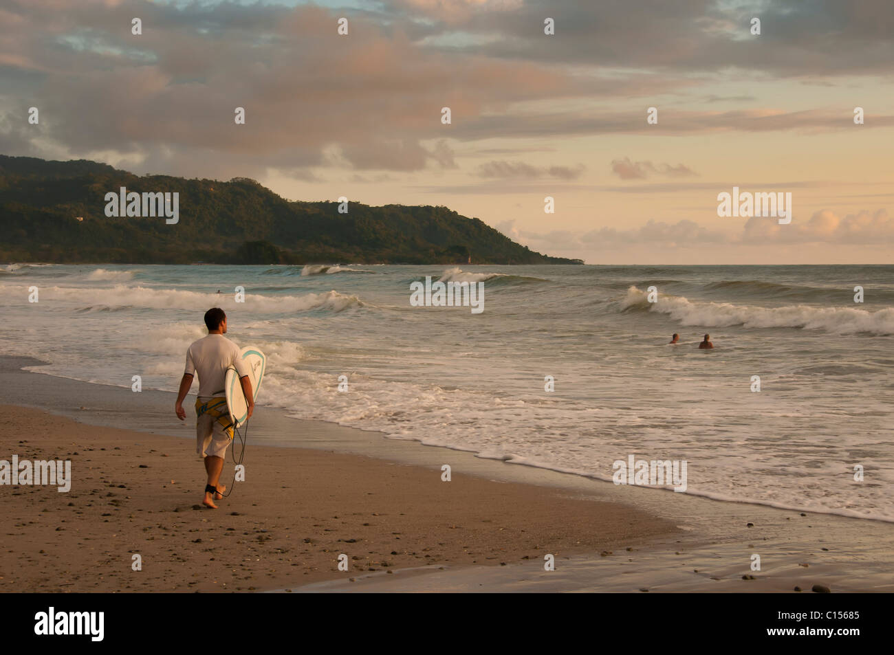 Surfer Nicoya peninsula Santa Teresa Costa Rica Foto Stock