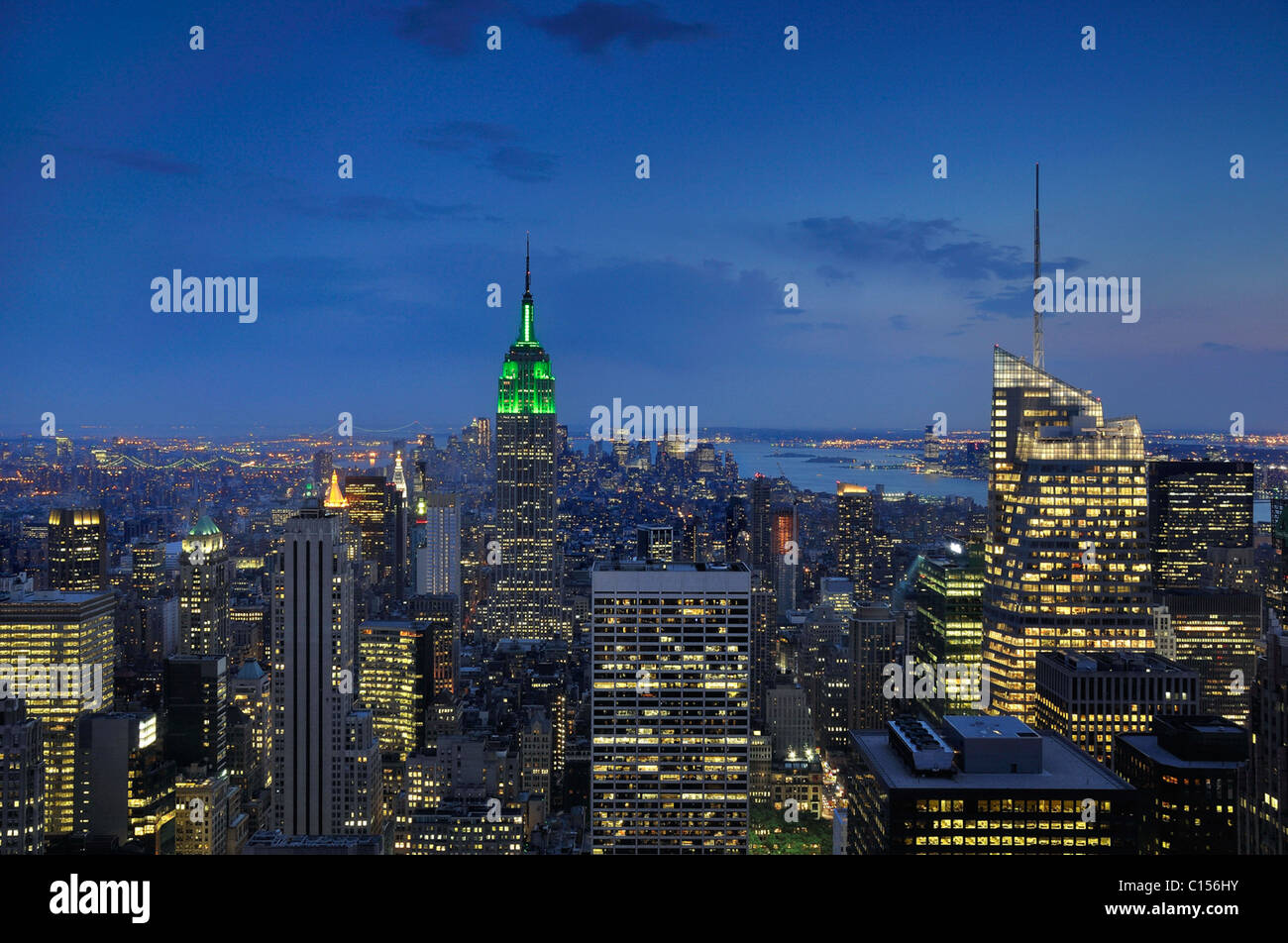 Manhattan di notte mostra Empire State Building Foto Stock