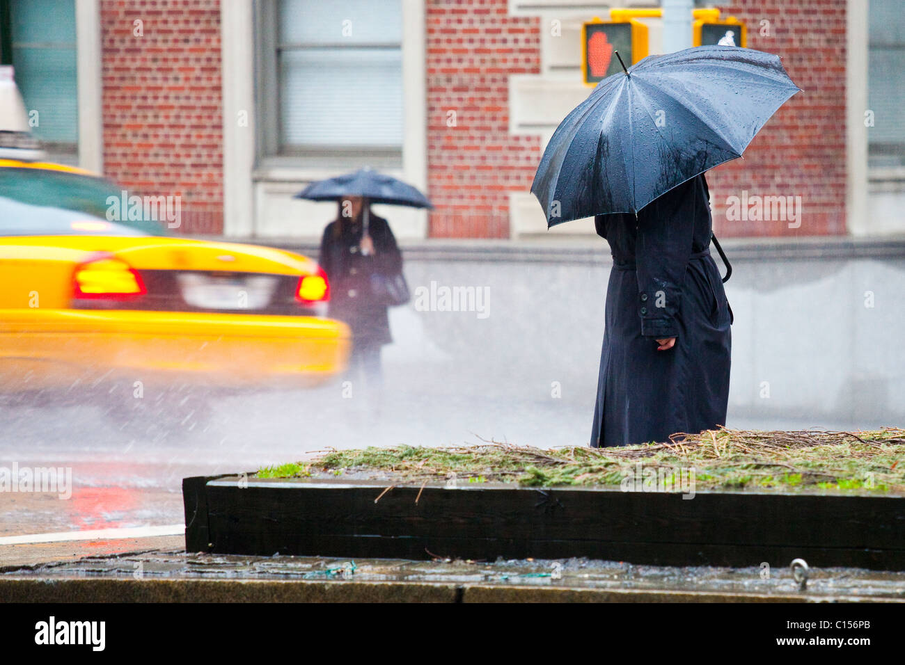 Piove sulla Upper East Side di Manhattan, New York City Foto Stock