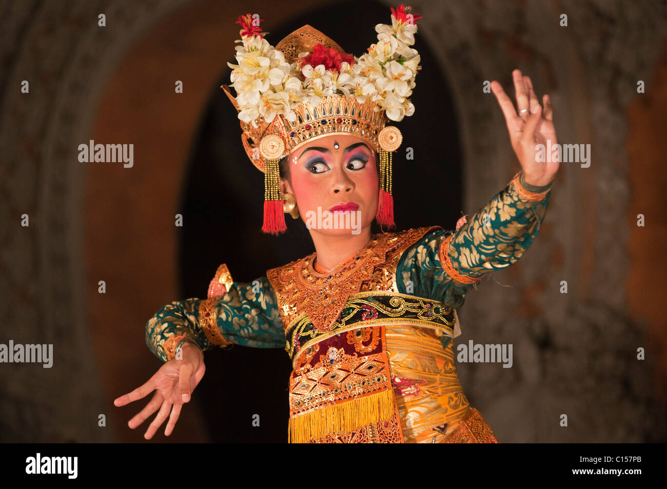 Legong Balinese ballerini eseguono in Ubud Bali Indonesia Foto Stock