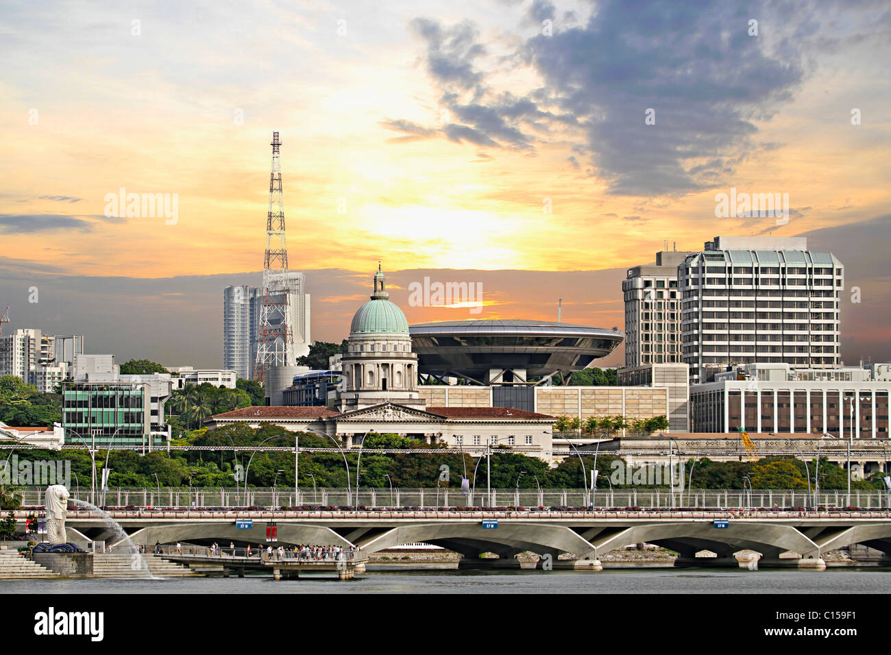 Singapore edificio del Parlamento e la legge suprema Corte dal Parco Merlion Foto Stock