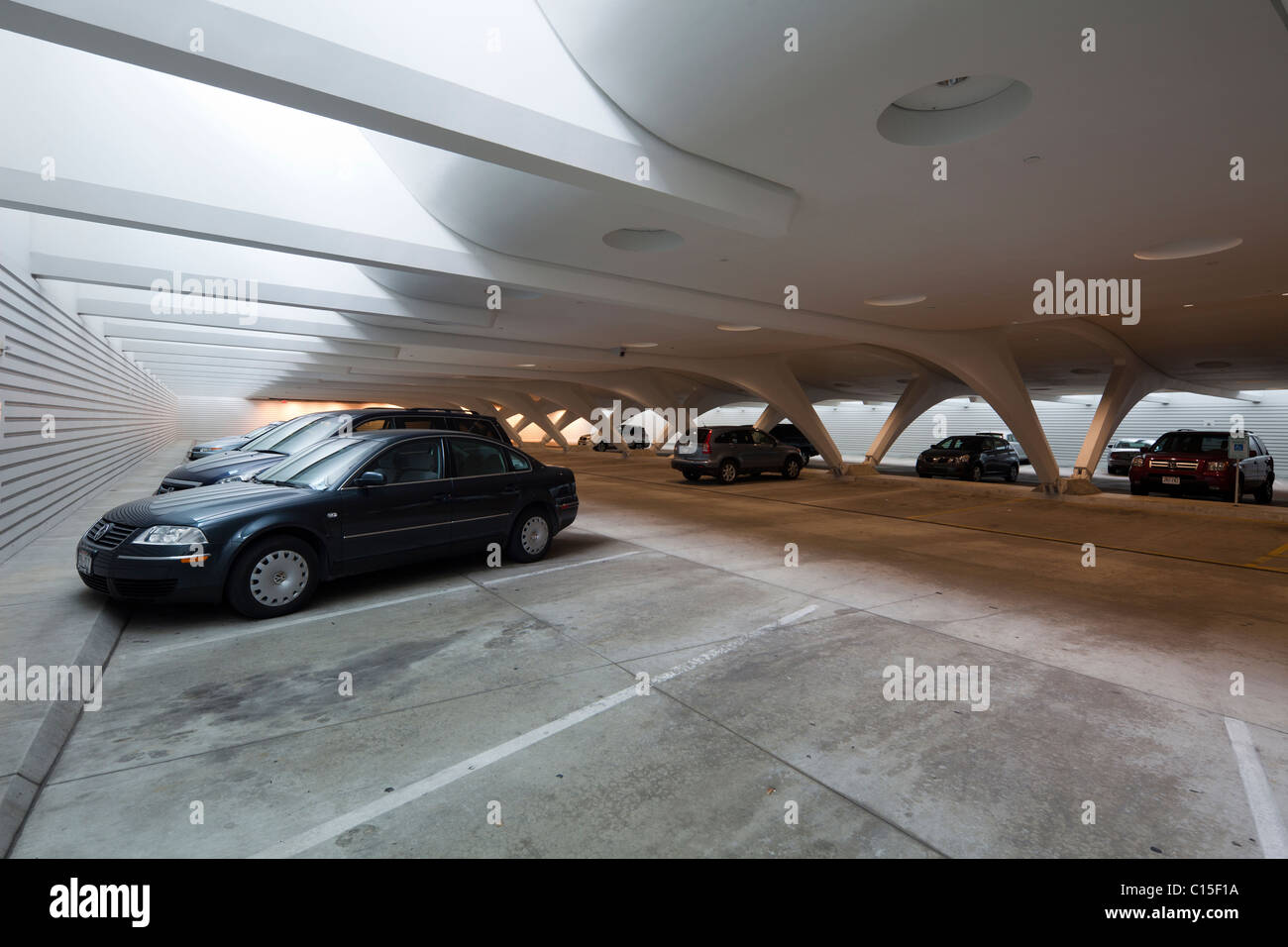 Parcheggio in garage, Quadracci Pavilion, progettato da Santiago Calatrava, Milwaukee Art Museum, Wisconsin, STATI UNITI D'AMERICA Foto Stock