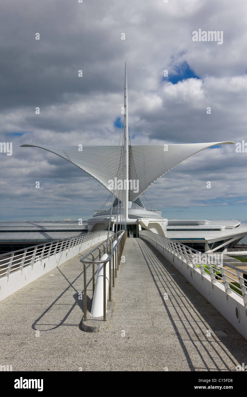 Ponte Reiman e Quadracci Pavilion, progettato da Santiago Calatrava, Milwaukee Art Museum, Wisconsin, STATI UNITI D'AMERICA Foto Stock