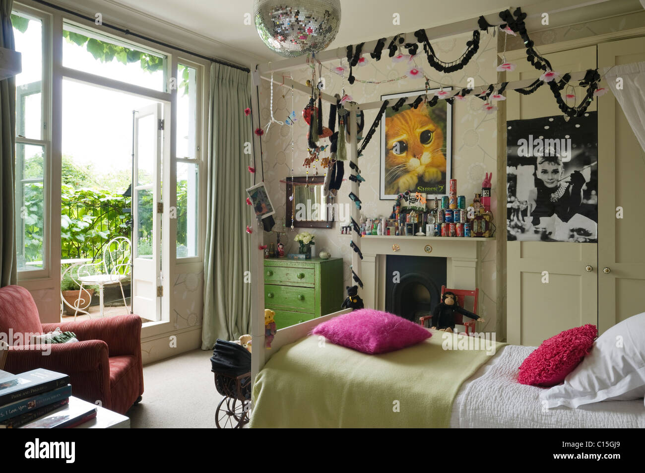 Bedroom poster immagini e fotografie stock ad alta risoluzione - Alamy