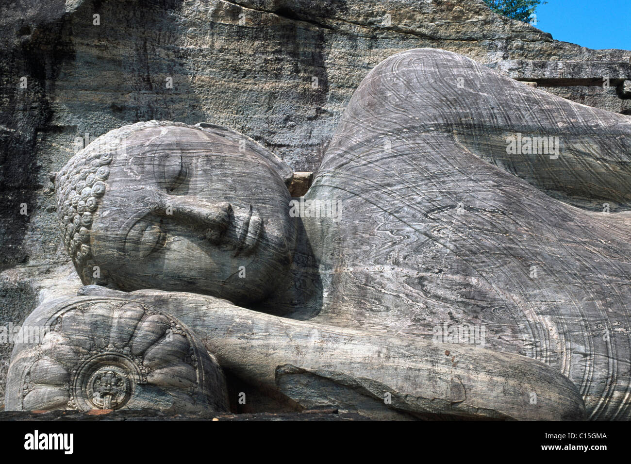 Giacente statua del Buddha, Gal Vihara, Polonnaruwa, Sri Lanka, Sud Asia Foto Stock