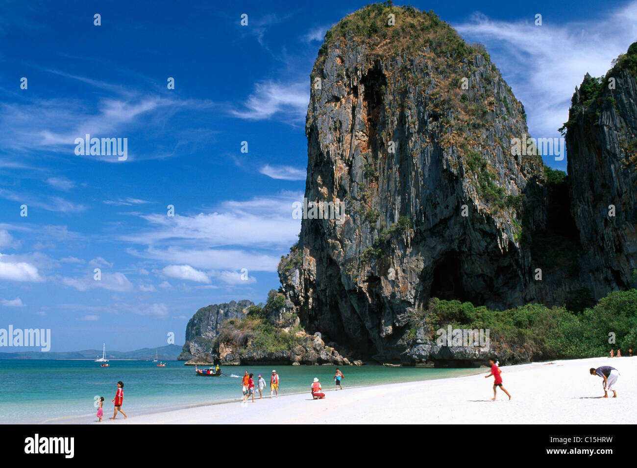 I turisti in Phra Nang Beach, Krabi, Thailandia, Sud-est asiatico Foto Stock