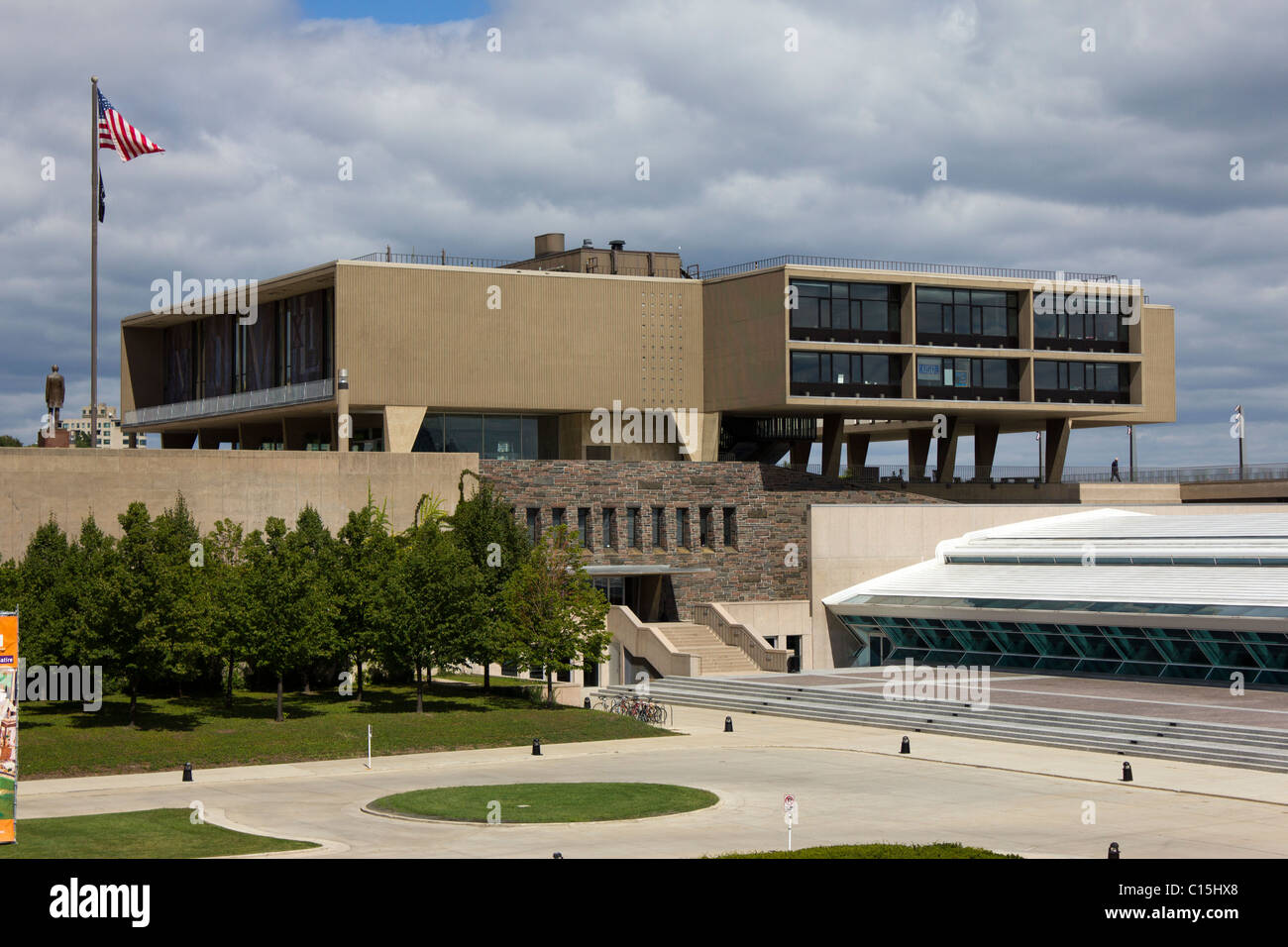 Il Milwaukee County War Memorial, il lago Michigan, Milwaukee, Wisconsin, STATI UNITI D'AMERICA Foto Stock