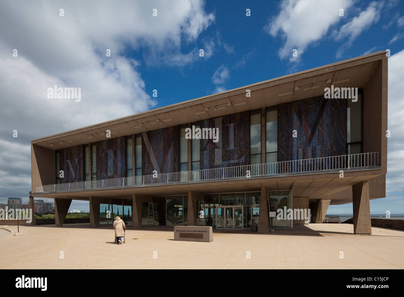 Il Milwaukee County War Memorial, il lago Michigan, Milwaukee, Wisconsin, STATI UNITI D'AMERICA Foto Stock