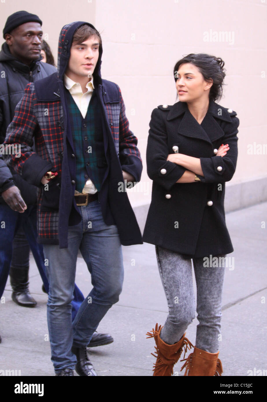 Ed Westwick e Jessica Szohr sulla posizione, le riprese di un episodio di "Gossip Girl' di New York City, Stati Uniti d'America - 02.02.09 Foto Stock