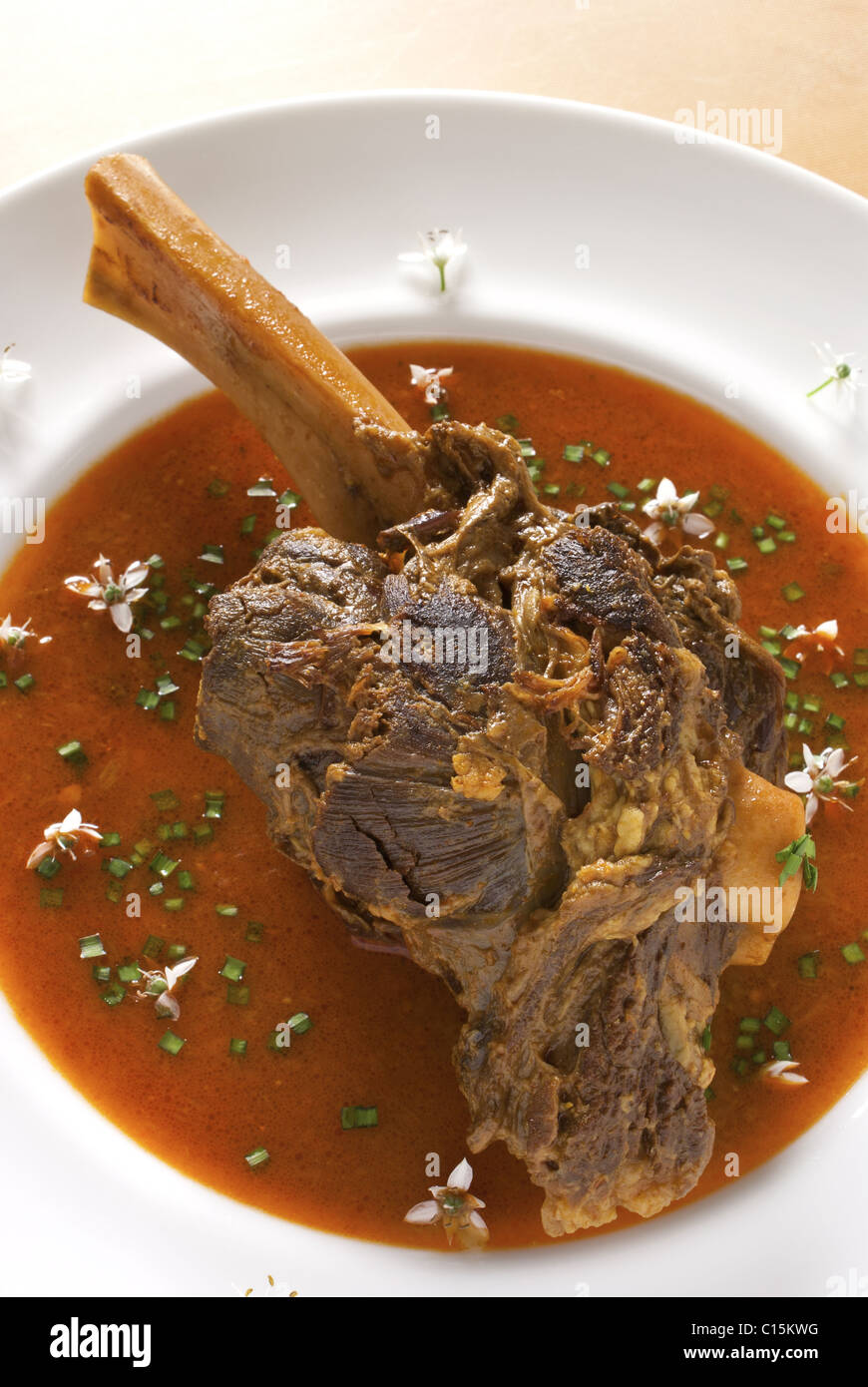 Salsa speziata stinco d'agnello brasato Foto Stock