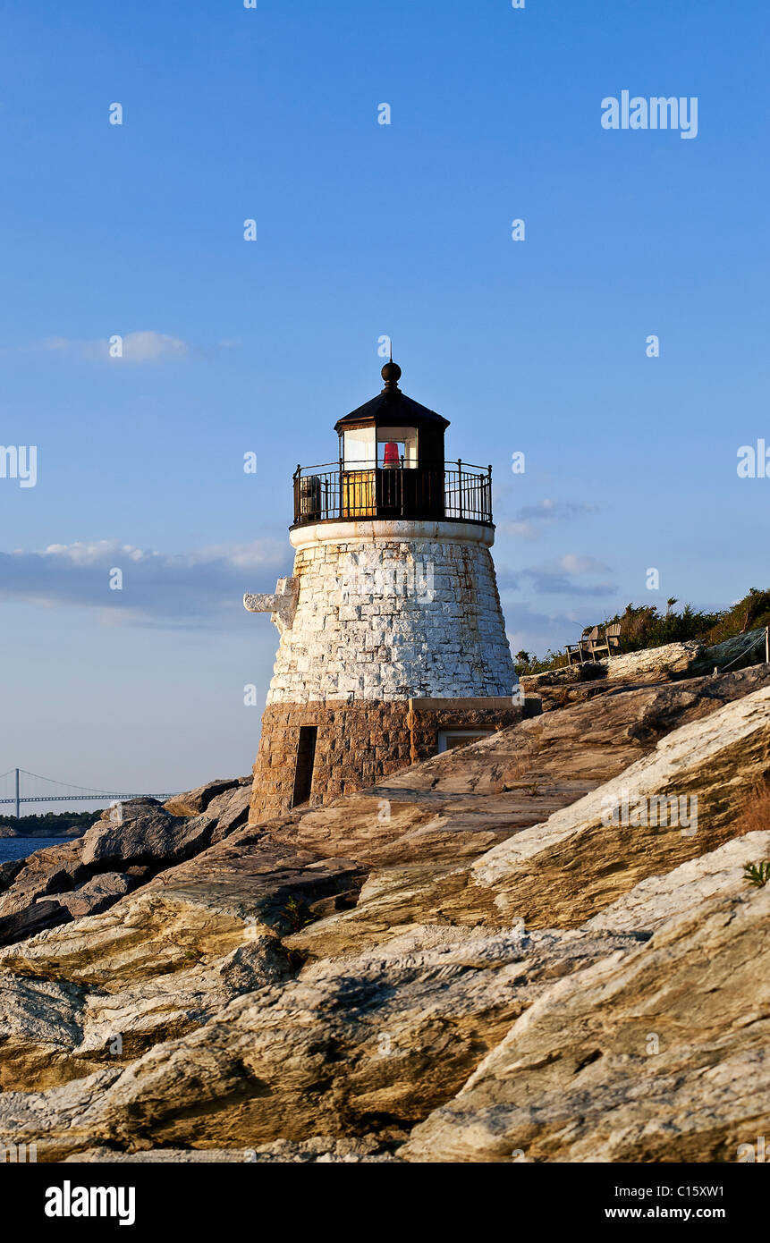 La collina del castello faro affacciato narragansett bay, newport, ri, Rhode Island, Stati Uniti d'America Foto Stock