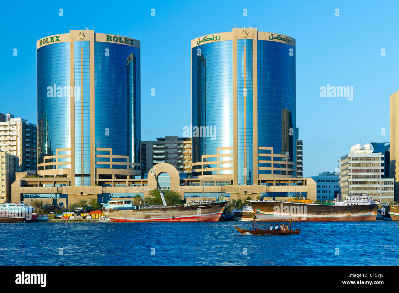 Il Dubai Creek skyline con Dow in legno di barche in Dubai, EAU. Foto Stock