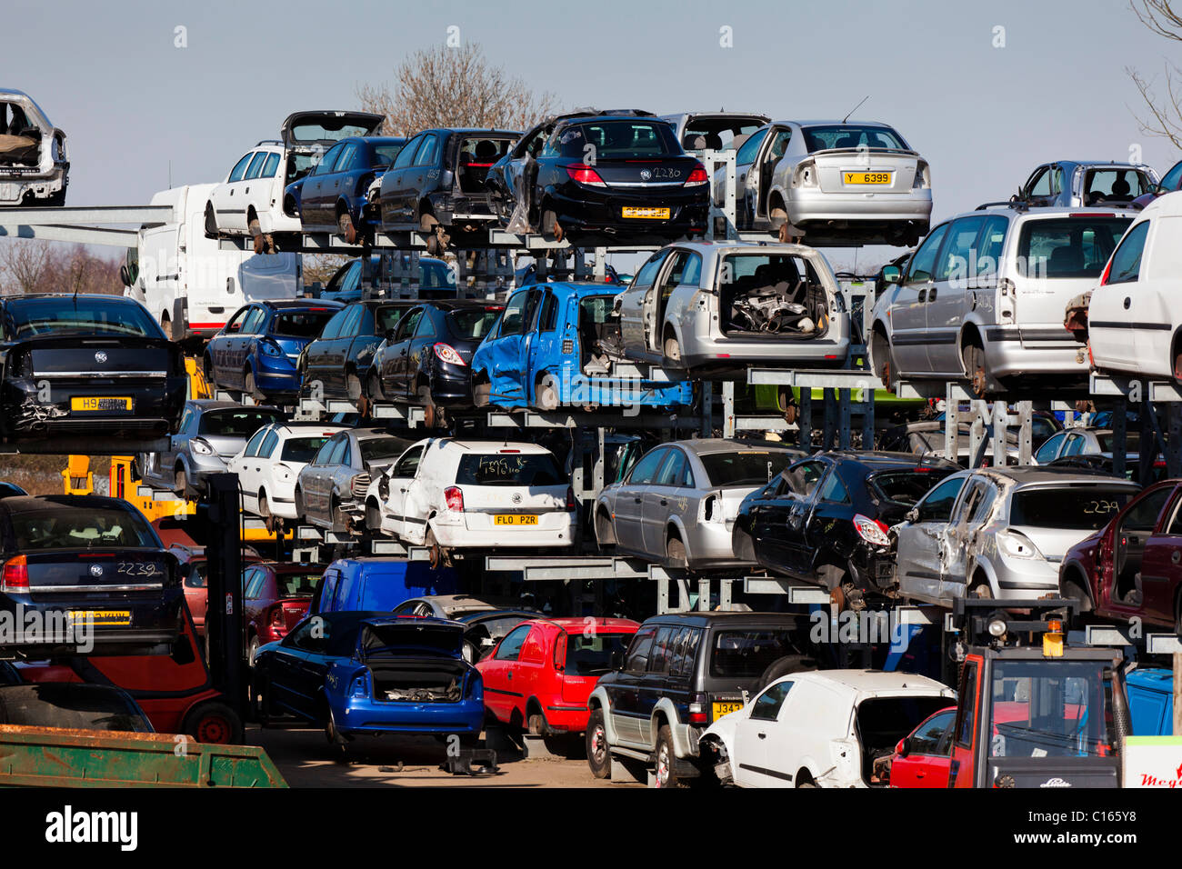 Rottami di veicoli in un cantiere di scarto Breakers yard Stapleford Foto Stock