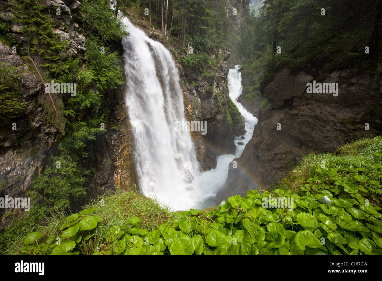 La cascata più in alto delle cascate Reinbachfaelle, rein in Taufers, Valle Aurina, Bolzano, Italia, Europa Foto Stock
