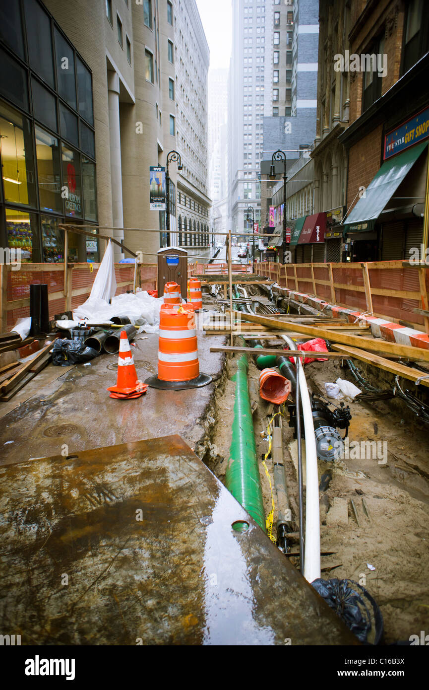Scavo lungo Nassau Street in Lower Manhattan a New York Foto Stock