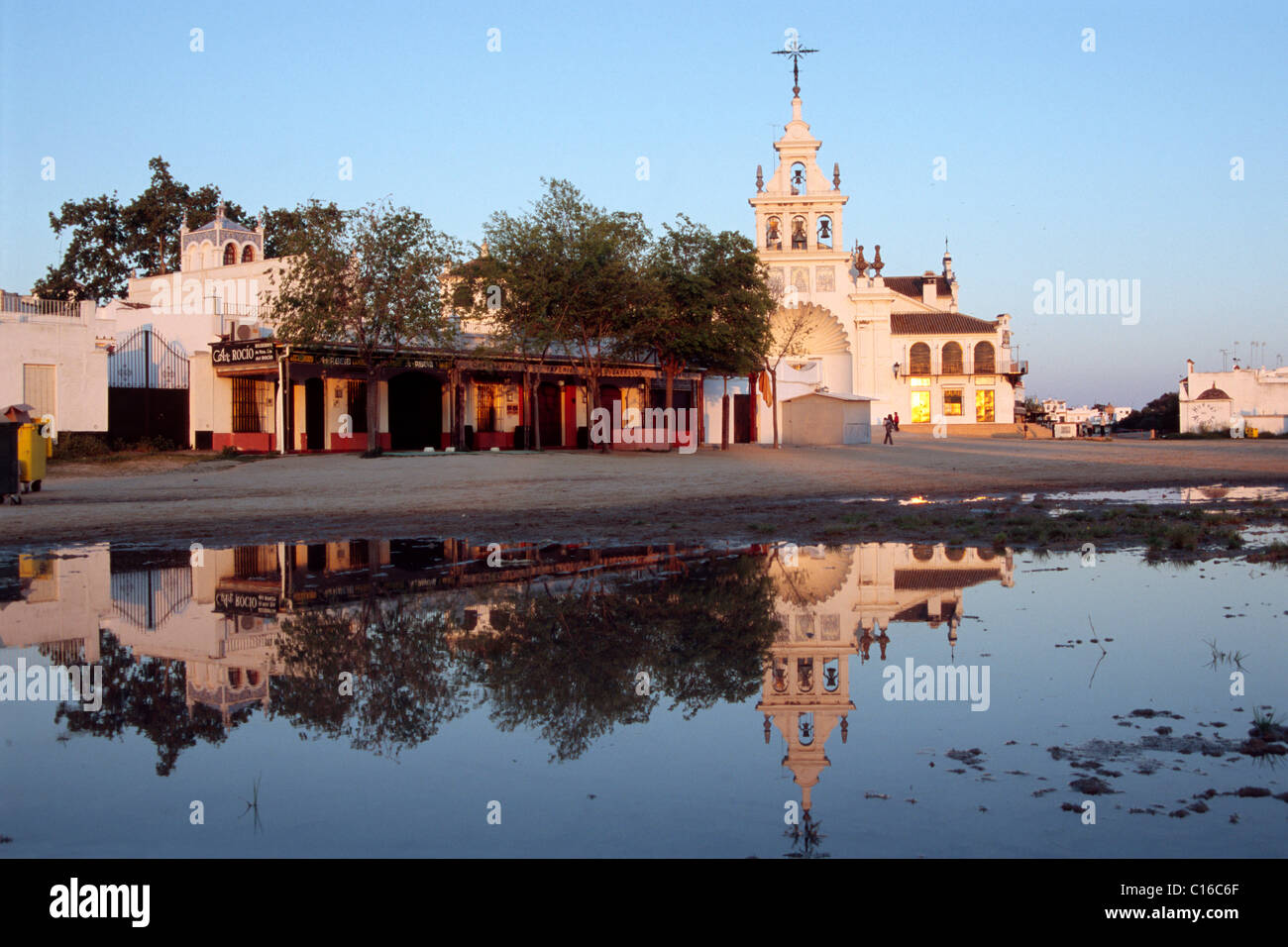 Chiesa di El Rocio, riflessione, Andalusia, Spagna, Europa Foto Stock
