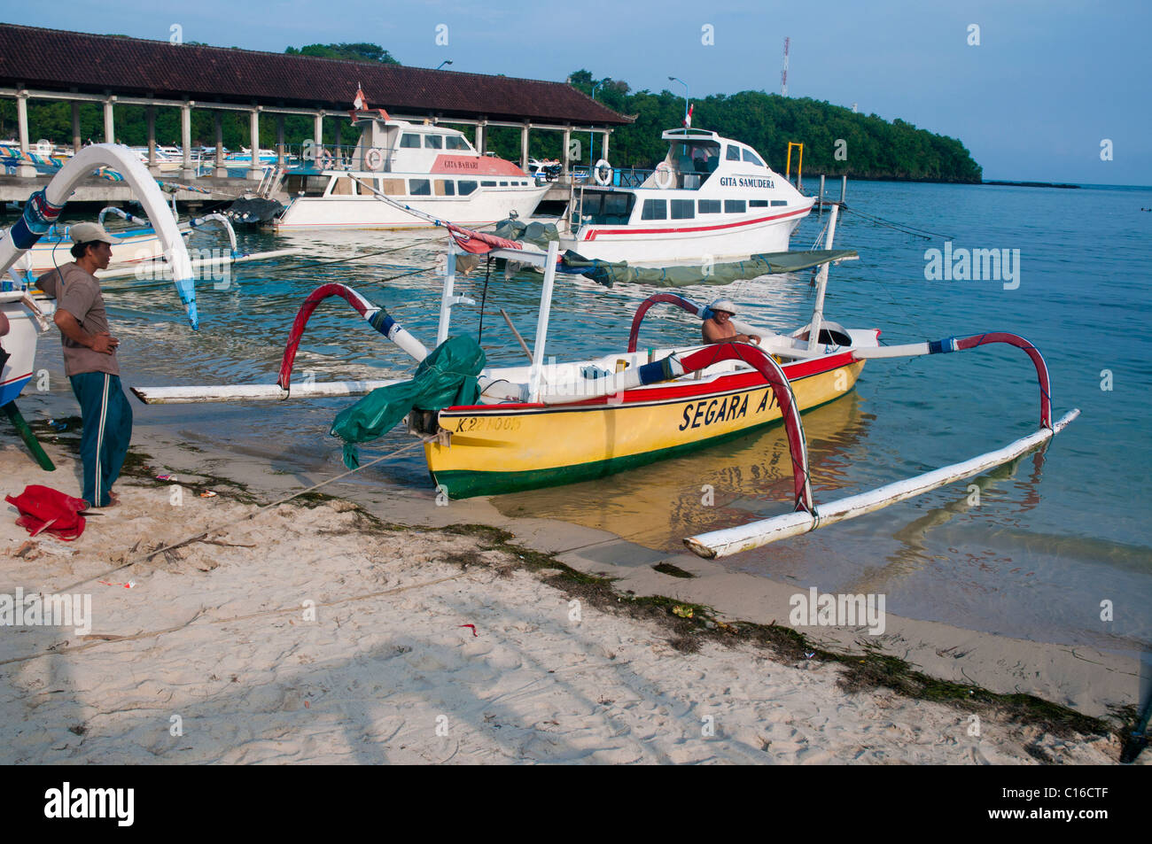 La Spiaggia di Padang Bai in Eastern Bali Indonesia Foto Stock