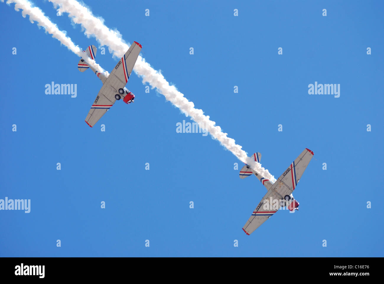 JONES BEACH - 30 Maggio: Gruppo di aeromobile che vola su Jones Beach Air Show il 30 maggio 2010 in Jones Beach, New York. Foto Stock