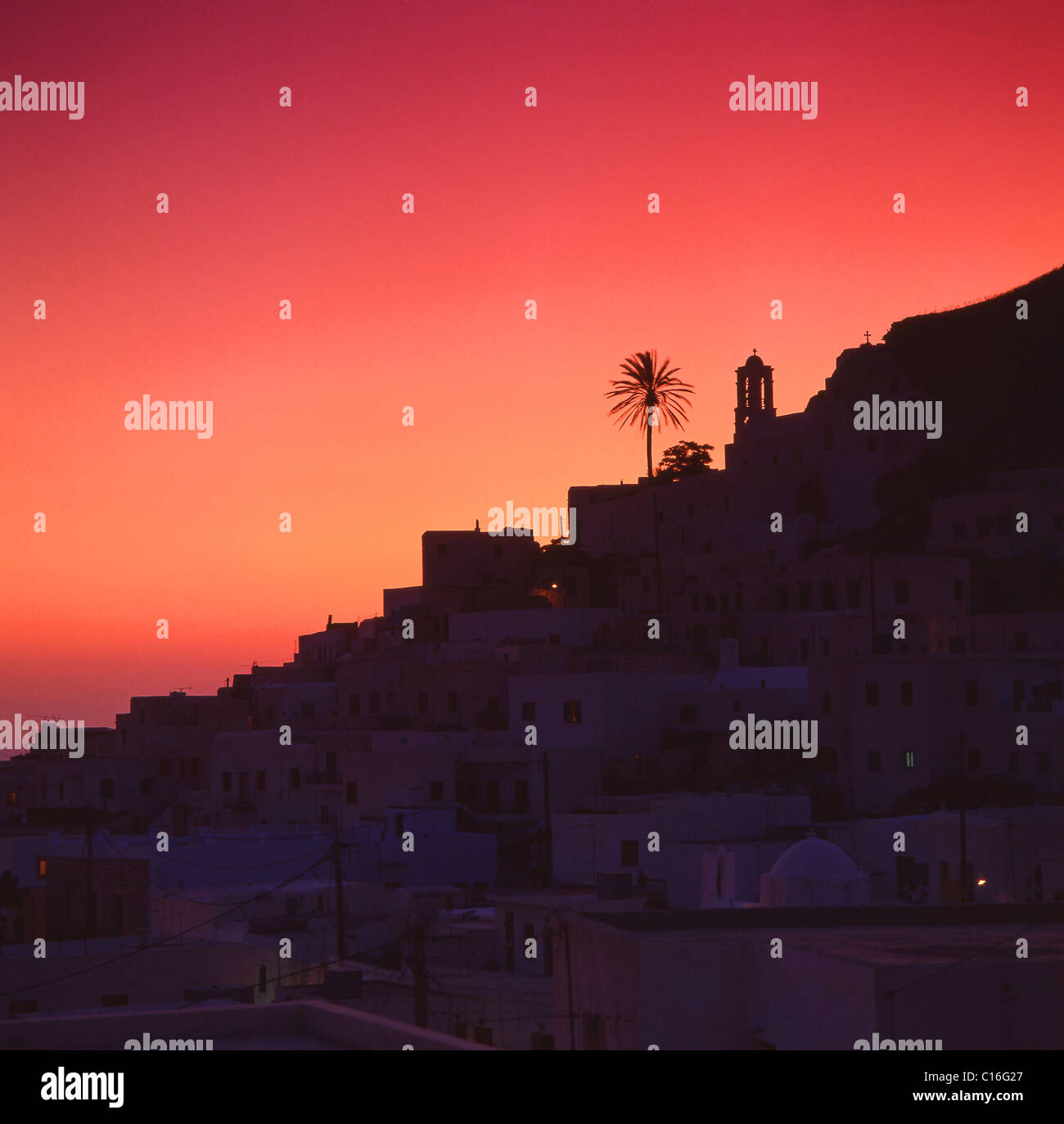 Ios Village al tramonto, Ios Cicladi Sud Egeo, Grecia Foto Stock