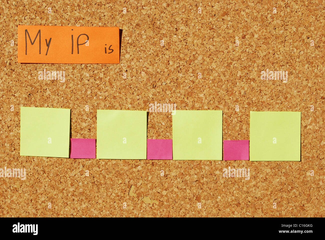 Concetto di indirizzo ip per entrare in Internet su una bacheca con note di colore Foto Stock