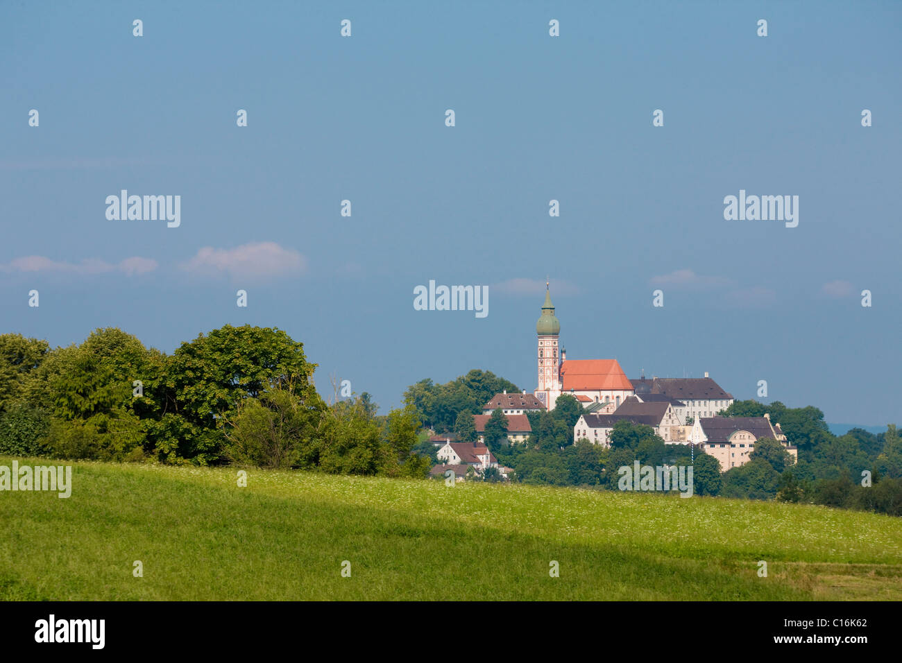 Vista del Monastero di Andechs in estate, Starnberg distretto, Alta Baviera, Germania, Europa Foto Stock