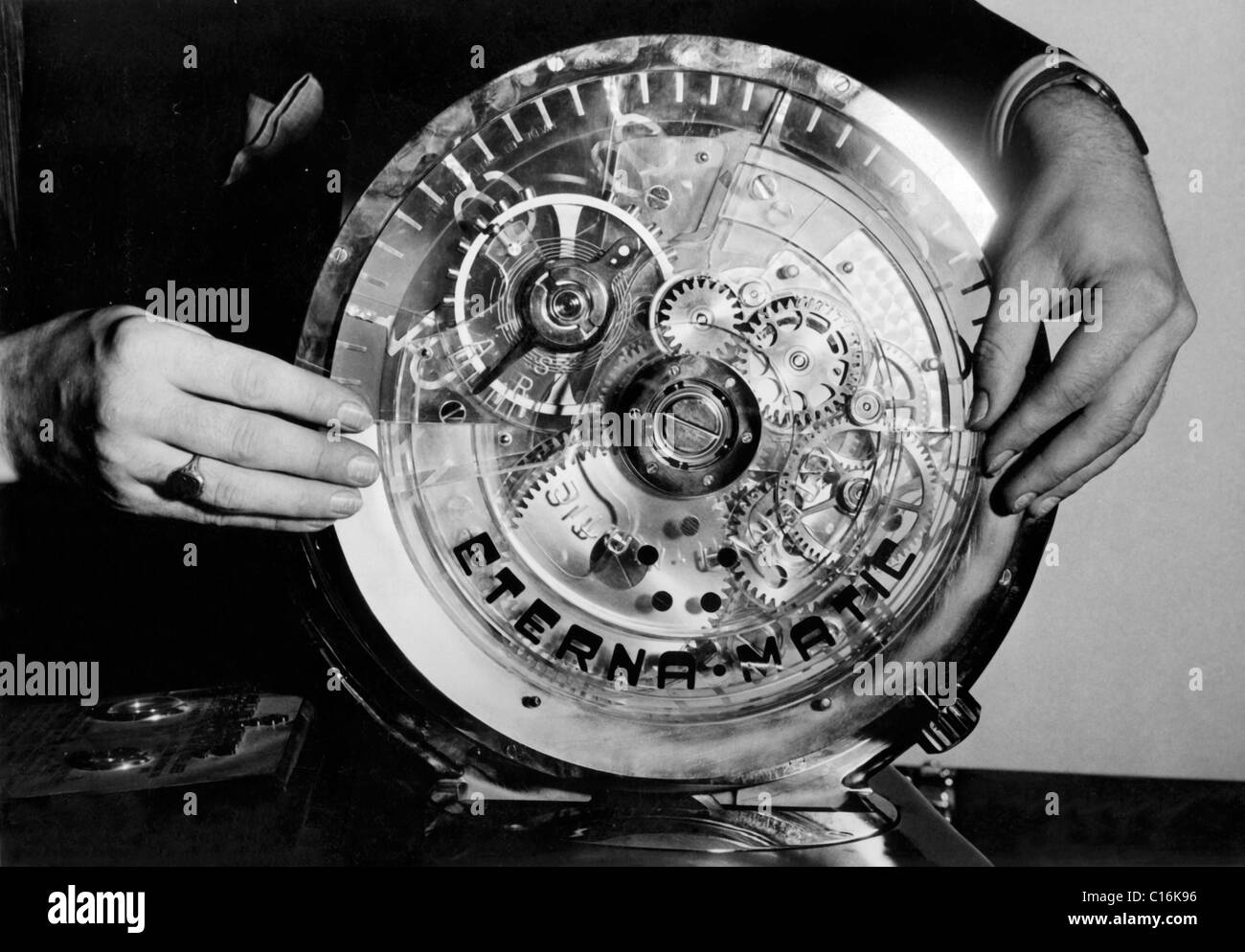 Fotografia storica, il più grande orologio da polso del mondo Foto Stock