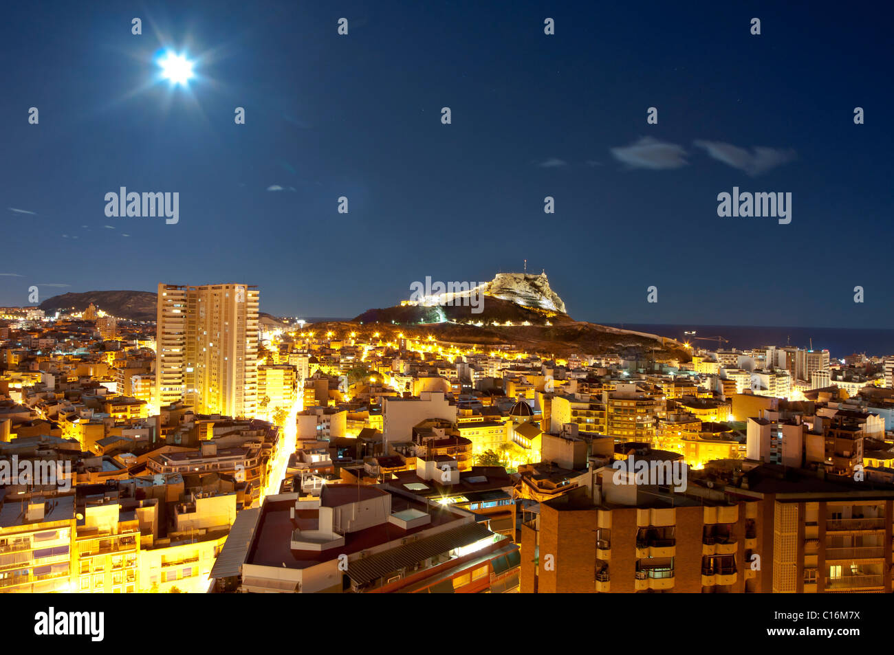 Panorama notturno della città di Alicante, Castello di Santa Barbara Foto Stock