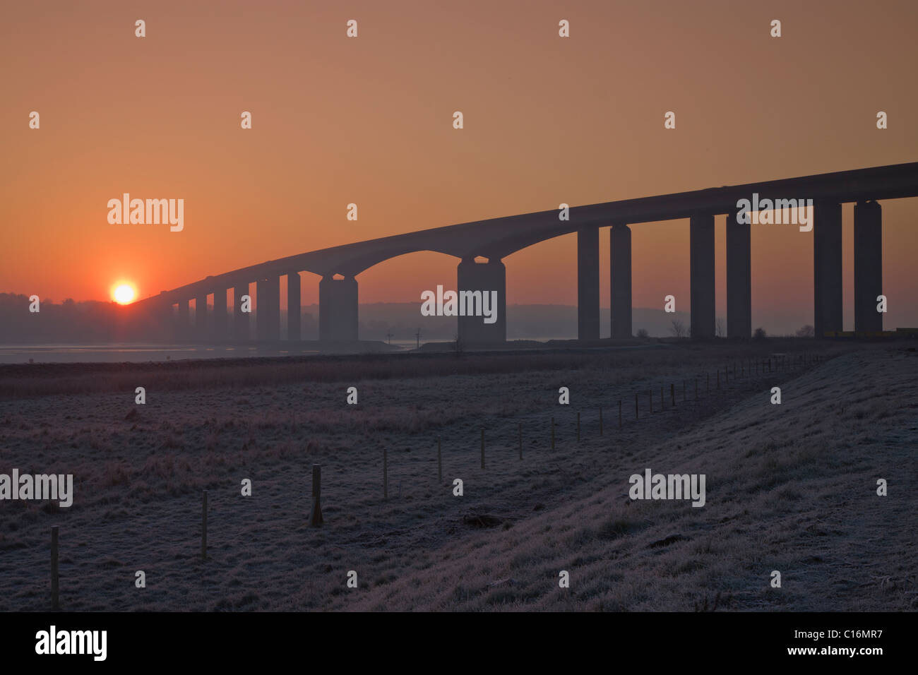 L'Orwell Bridge Near Ipswich di sunrise Foto Stock