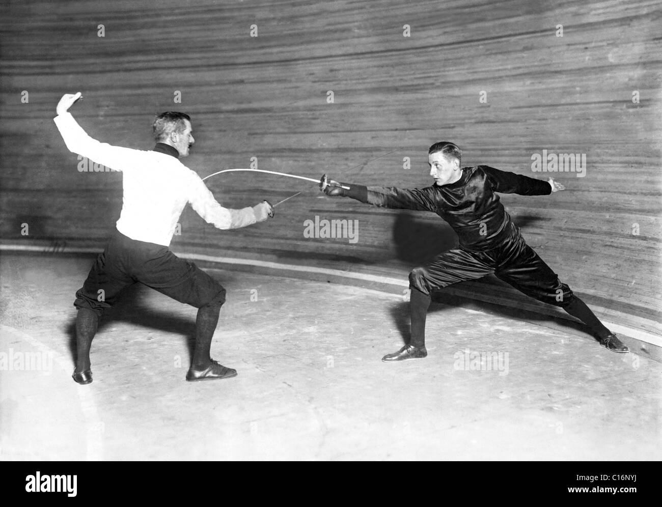 Fotografia storica, scherma, probabilmente a partire dagli anni trenta Foto Stock