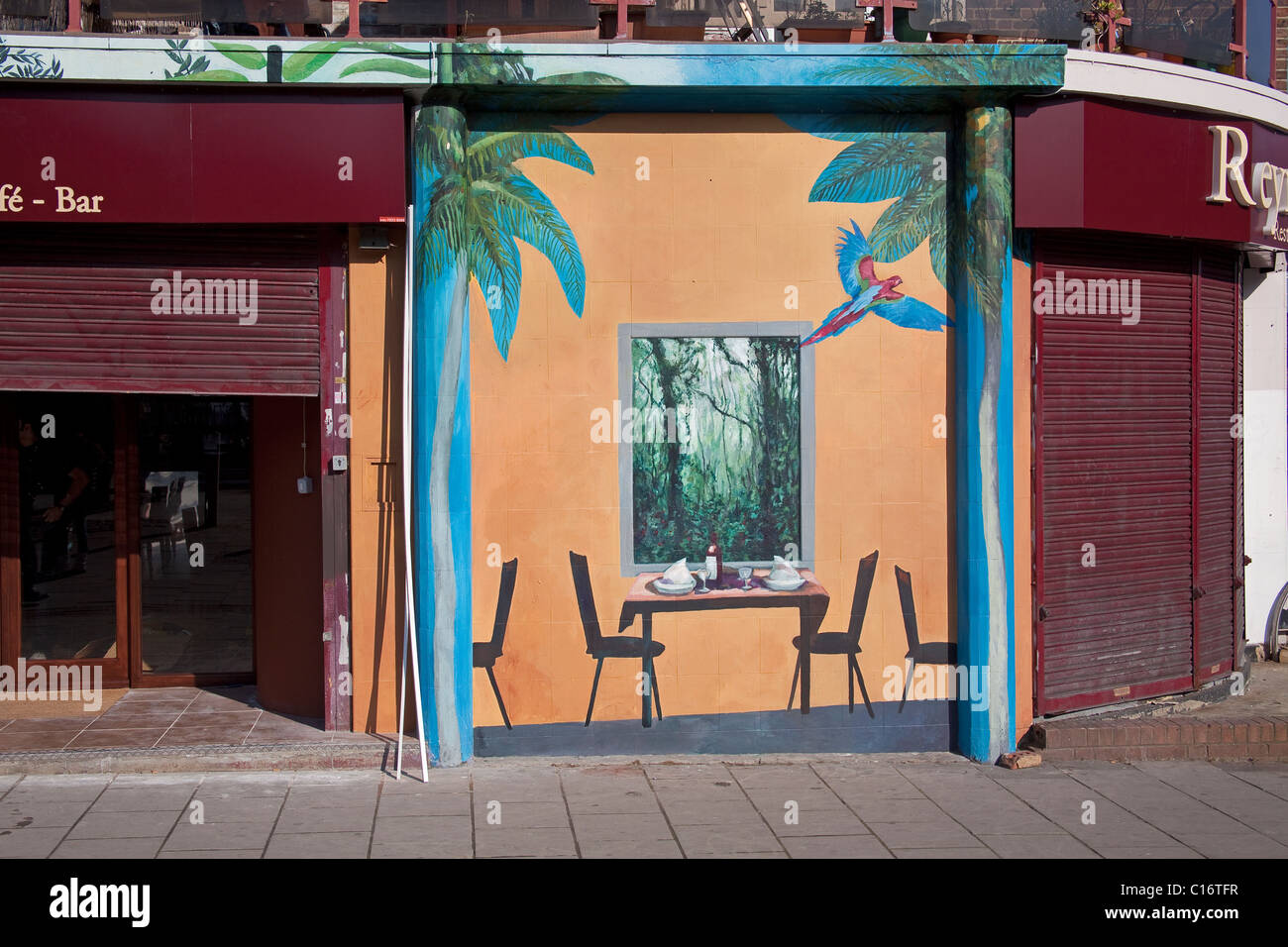 Londra,Nuova Croce un cafe frontage Marzo 2011 Foto Stock