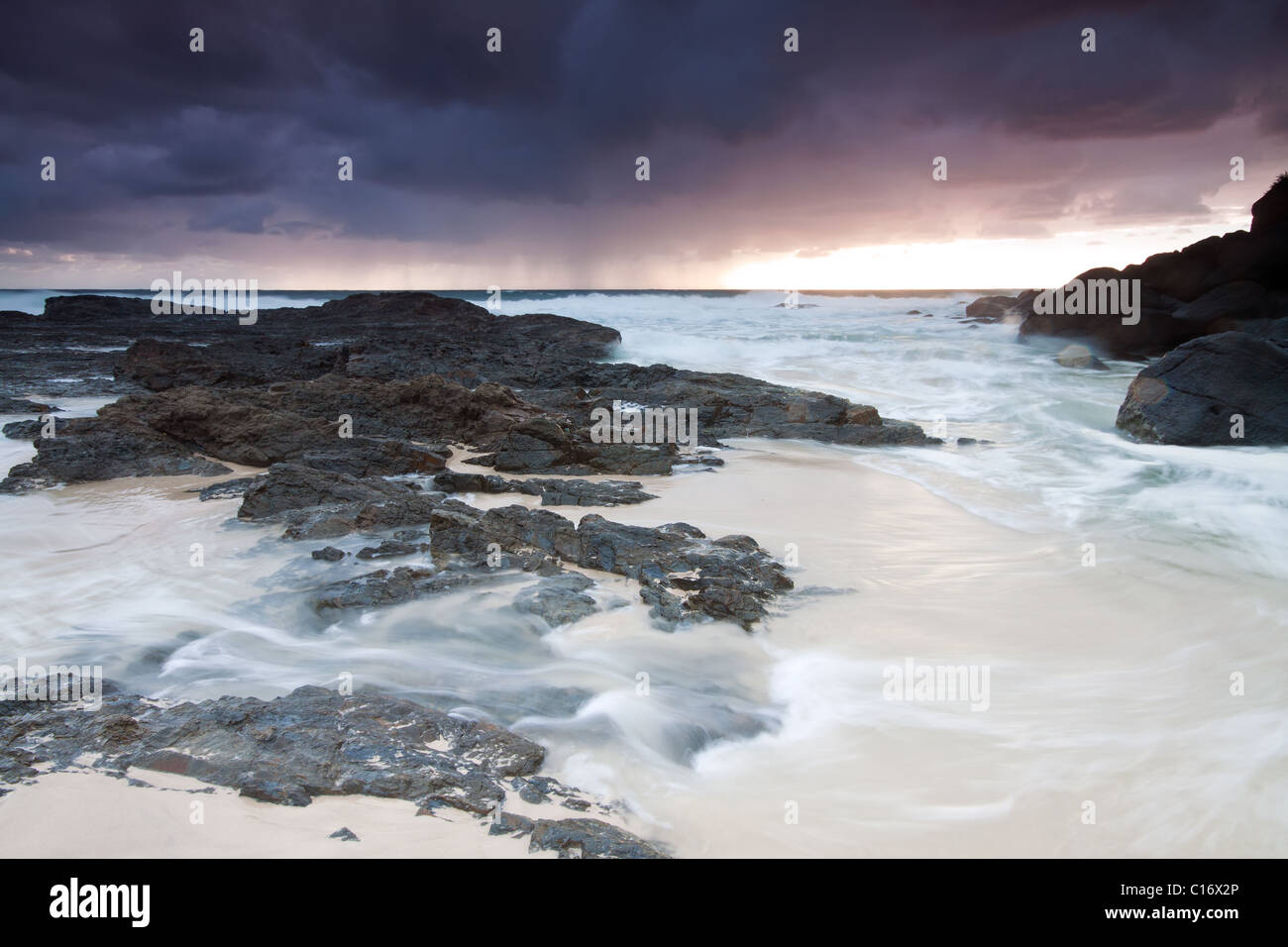 Spiaggia australiana presso sunrise (tweed testine,Qld, Australia) Foto Stock