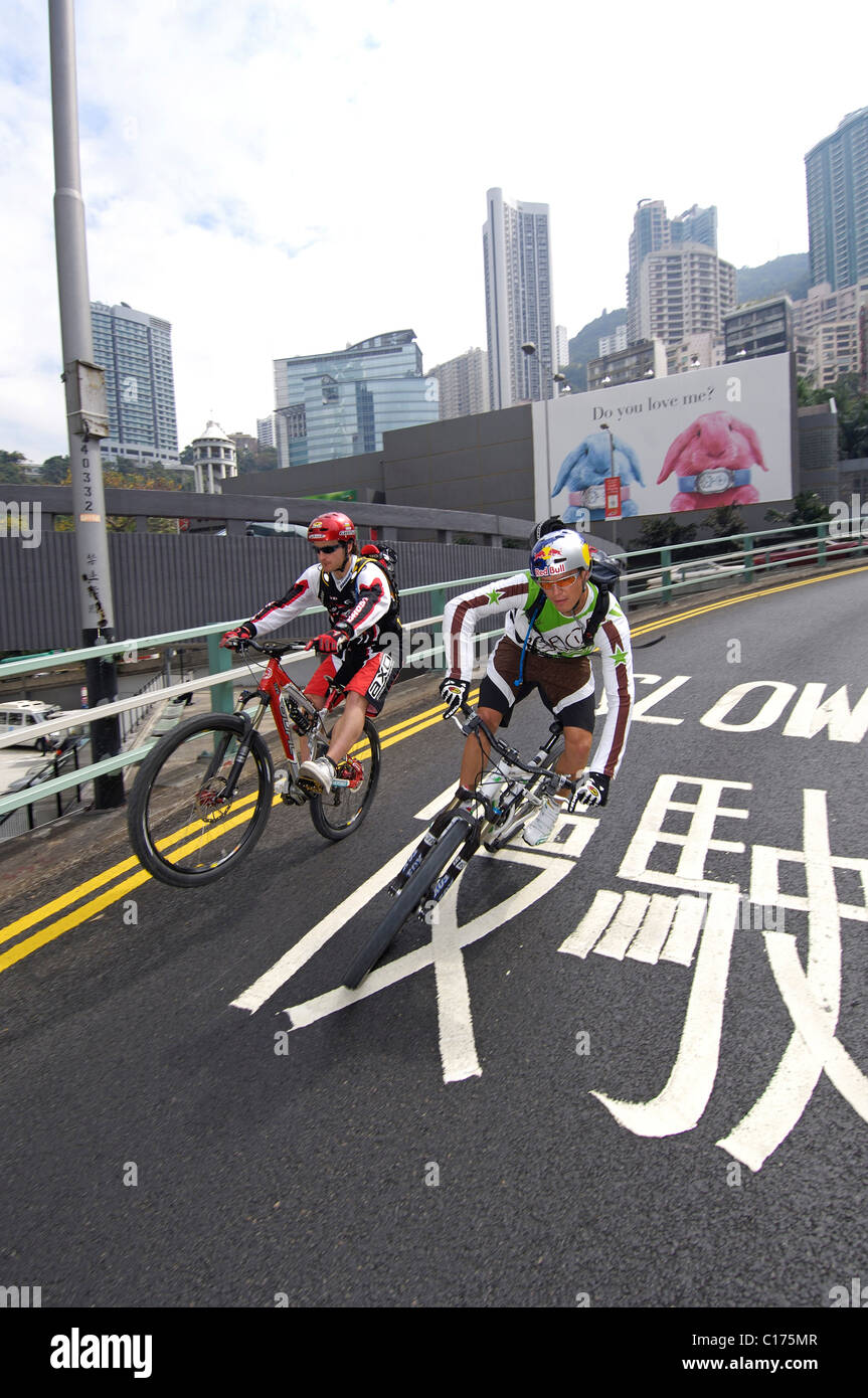 Gli amanti della mountain bike, pubblicità, Isola di Hong Kong, Hong Kong, Cina, Asia Foto Stock