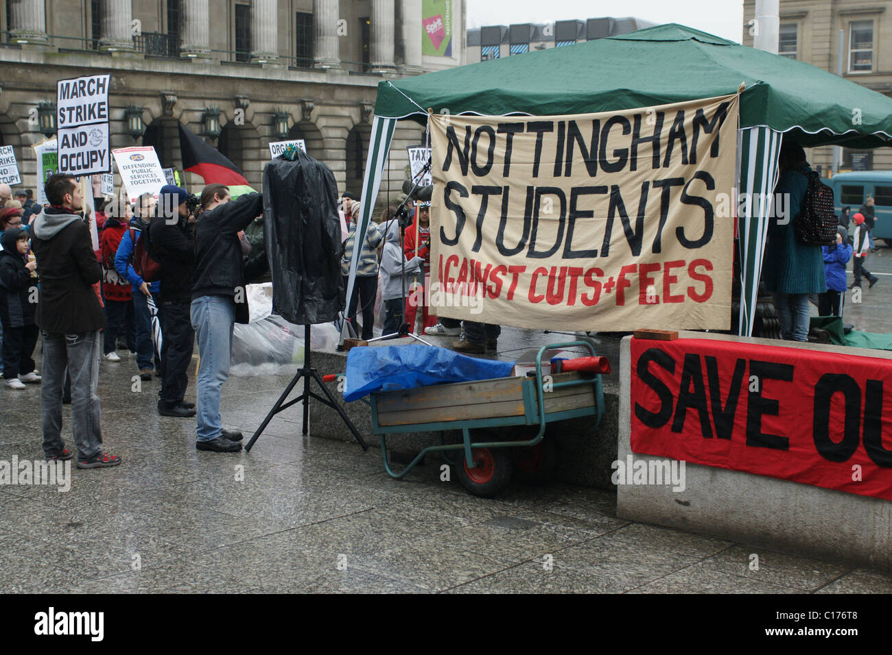 Nottingham City Centre Il governo taglia protesta Foto Stock