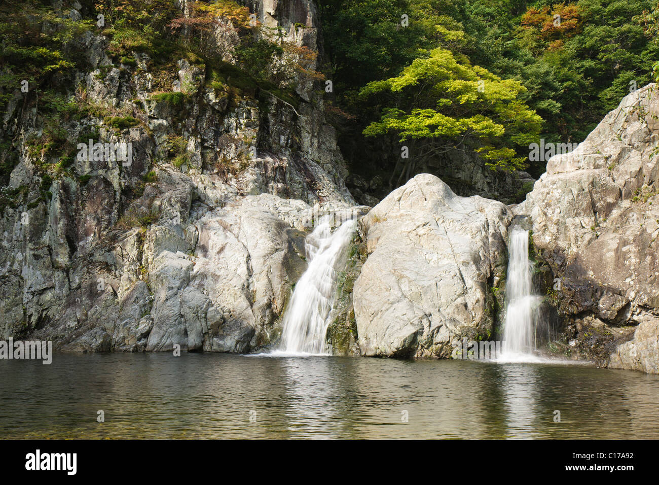 Cascata Ssangsaeng (primo piano), Bogyeongsa, Corea del Sud Foto Stock