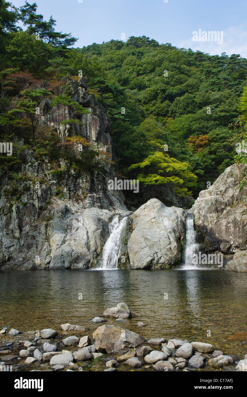 Ssangsaeng cascata, Bogyeongsa, Corea del Sud (verticale) Foto Stock