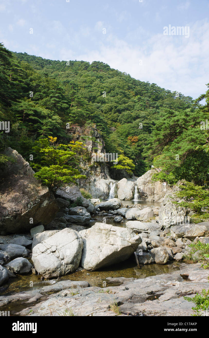 Ssangsaeng cascata, Bogyeongsa, Corea del Sud (verticale) Foto Stock