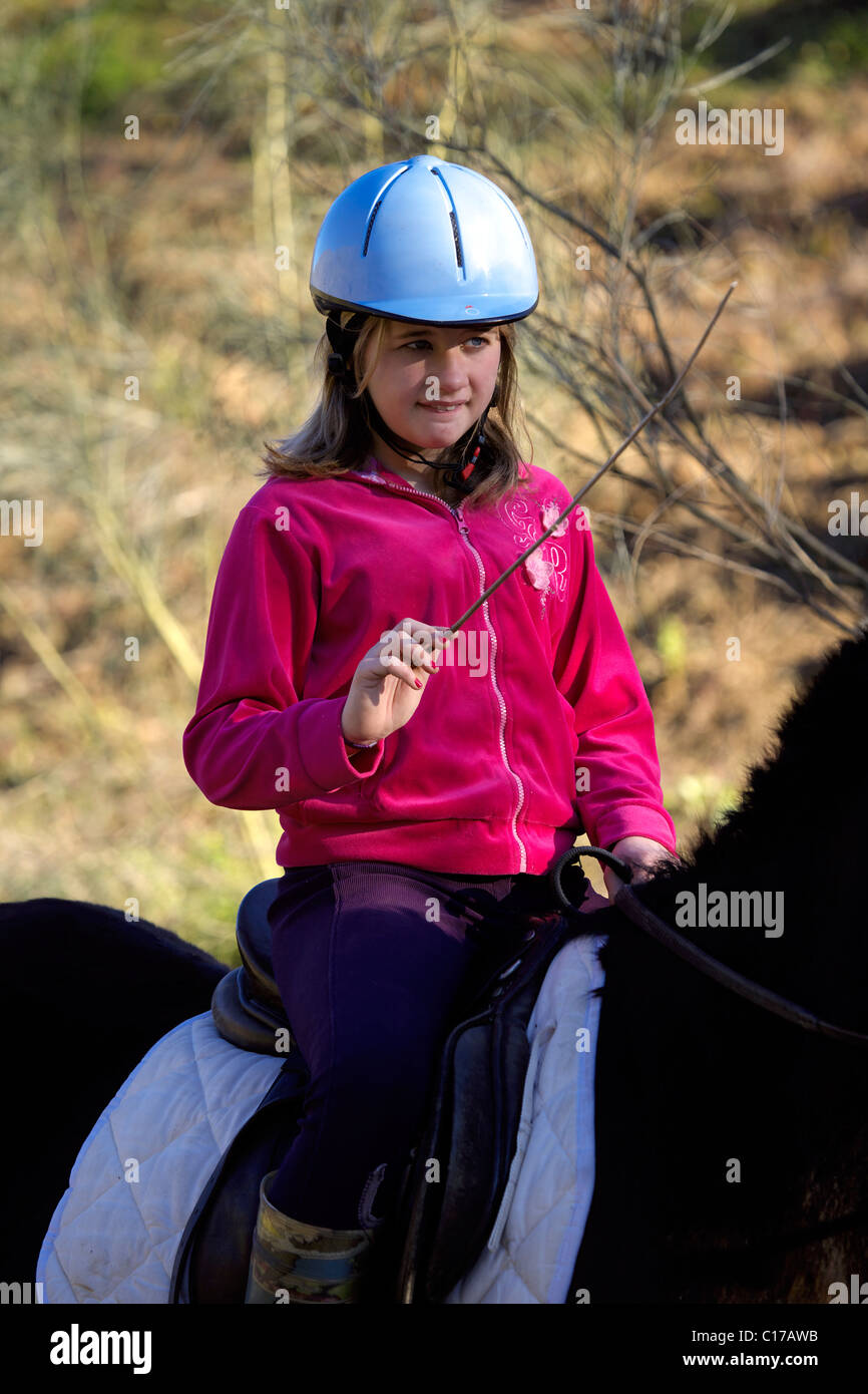 I giovani adolescenti ragazza inglese in sella il suo pony nella campagna spagnola, adolescente, 13, 14, 15, anno, anni vecchio, persona, femmina, Foto Stock