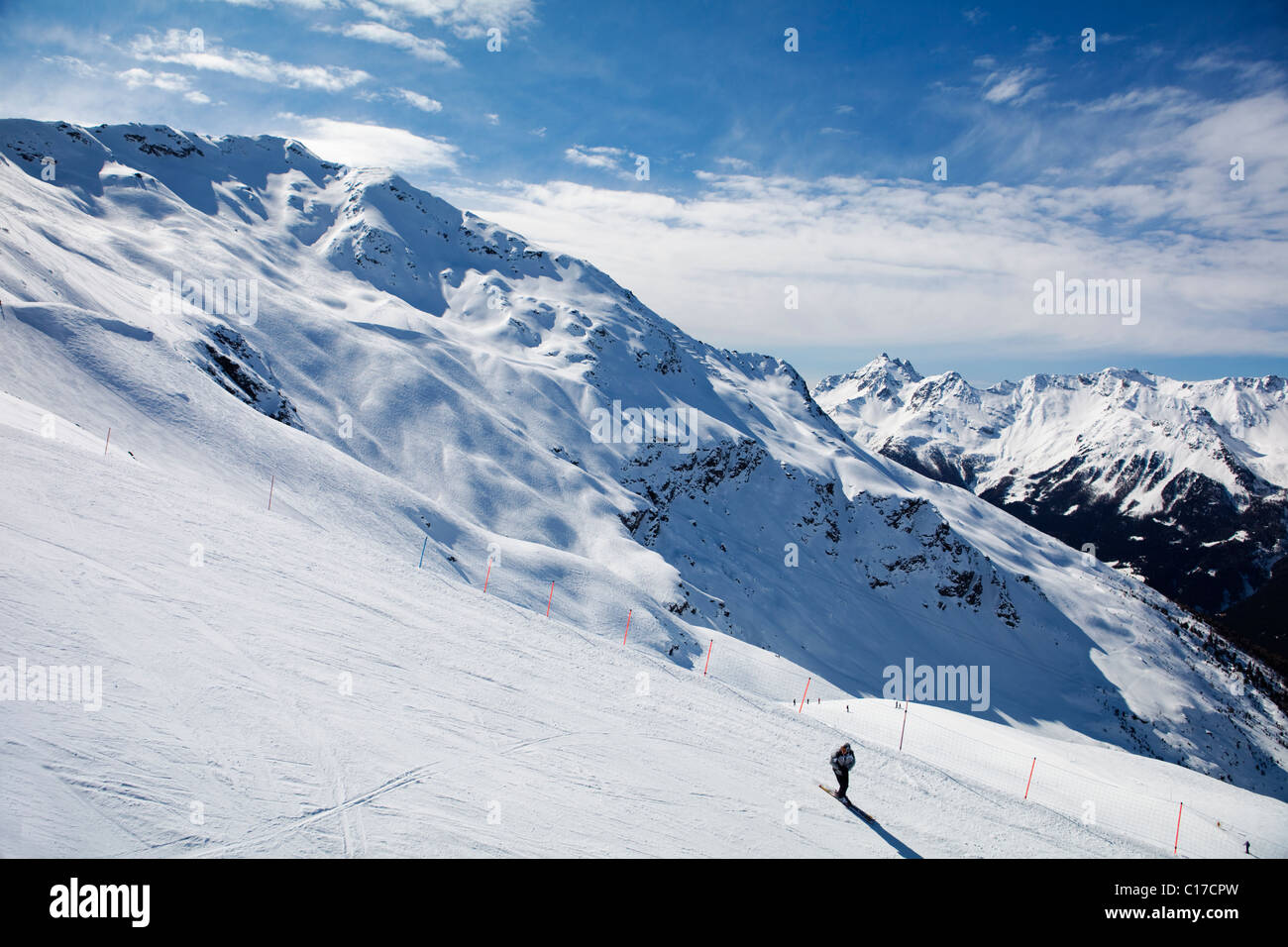 Piste Alpine Singolo sciatore in discesa. A bormio valtellina sondrio, Italia Foto Stock