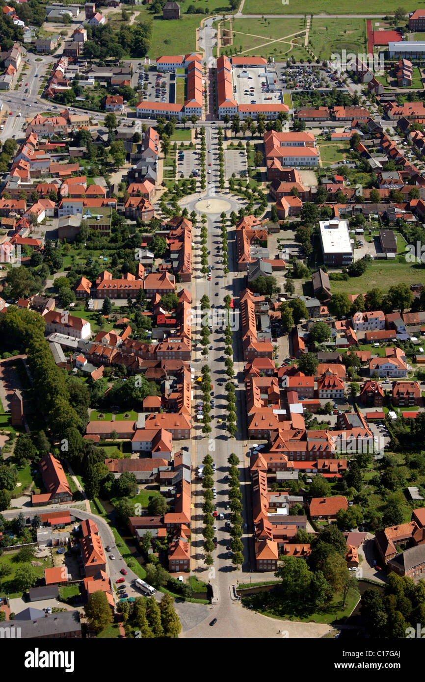 Vista areale, Schlossstrasse, vicolo, Ludwigslust, Meclemburgo-Pomerania Occidentale, Germania, Europa Foto Stock