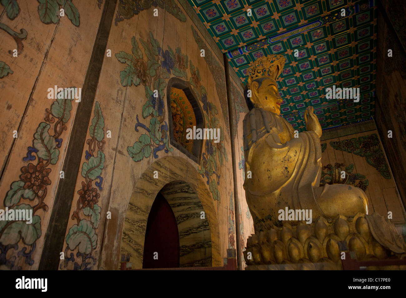 All'interno del tempio buddista nel palazzo d'Estate a Pechino, Cina Foto Stock