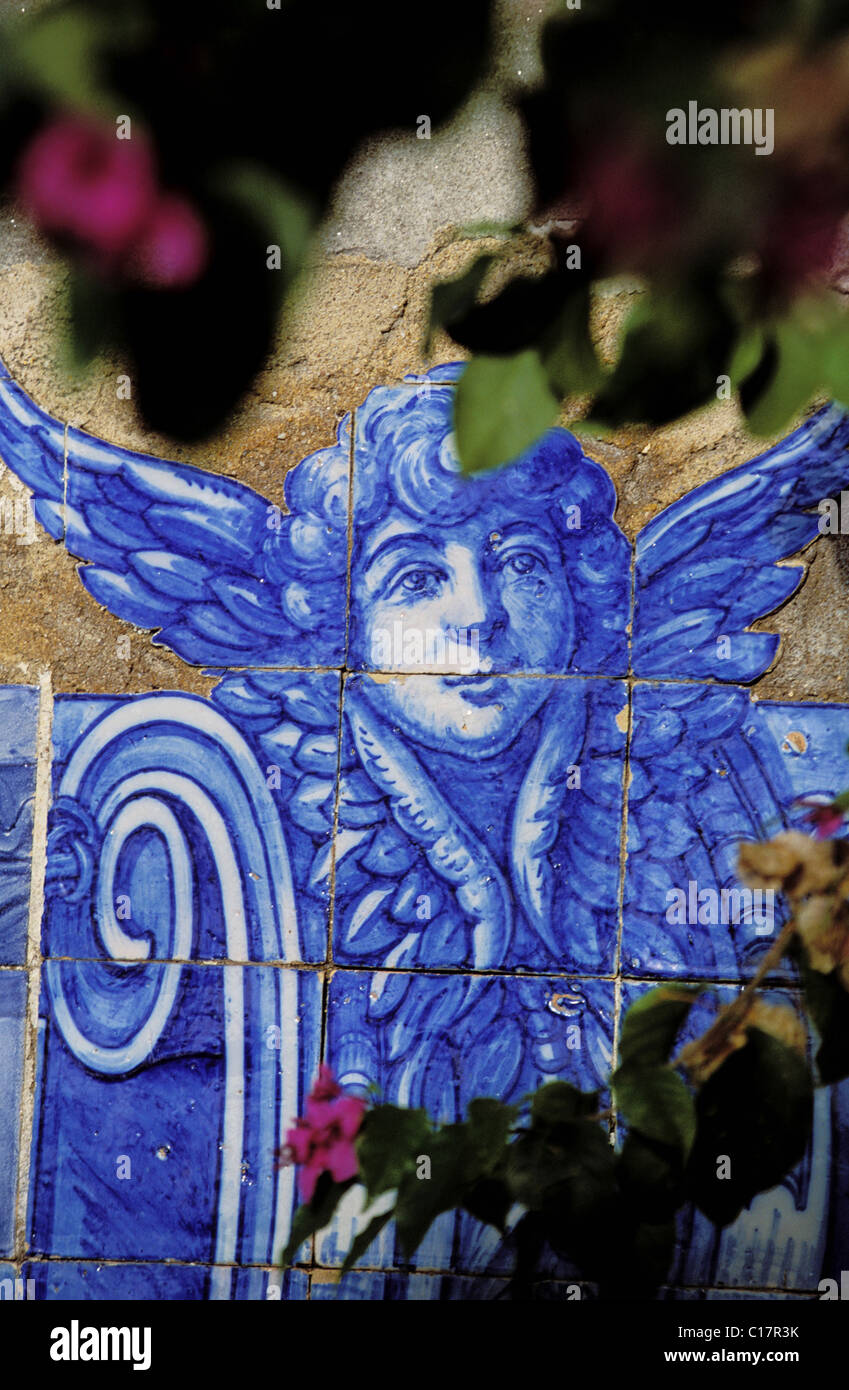 Il Portogallo, Lisbona, azulejos in un giardino della città Foto Stock