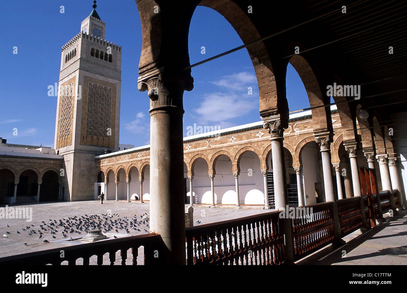 La Tunisia, Tunisi, il medina elencati come patrimonio mondiale dall' UNESCO, Ez Zitouna Grande moschea Foto Stock