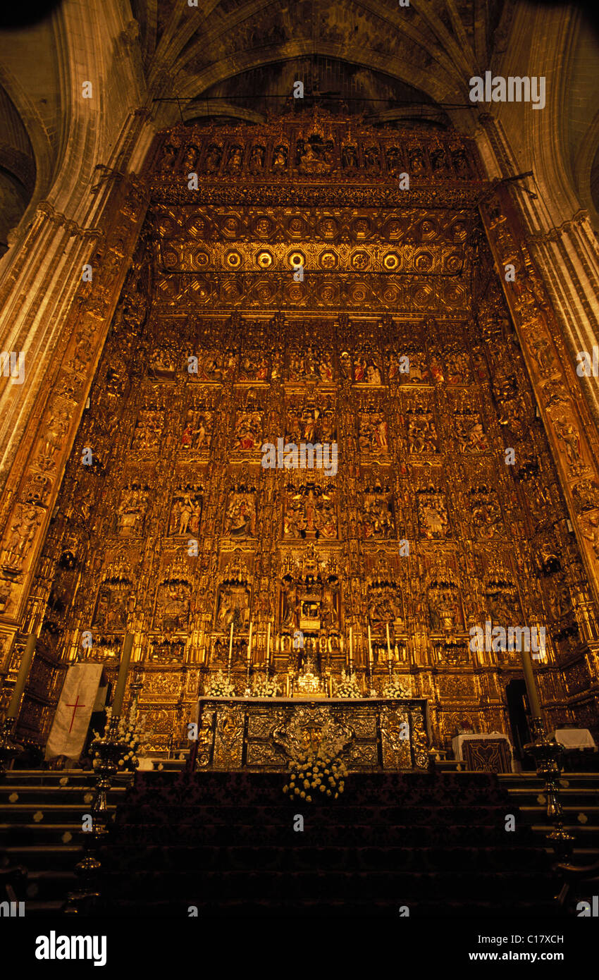 Spagna, Andalusia, Sevilla, la Capilla Mayor, nel cuore della cattedrale, la più alta del mondo retablo Foto Stock